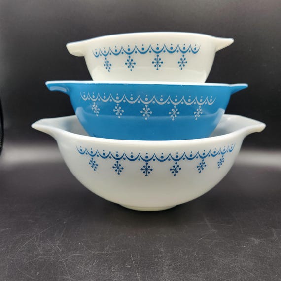 Pyrex Bowl Snowflake (TRE) #443 Pyrex Bowl Snowflake (TRE) #443