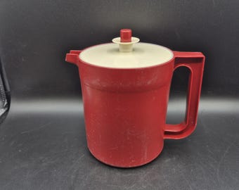 パプリカレッド 1.5クォート タッパーウェア ピッチャー プッシュボタン式蓋付き