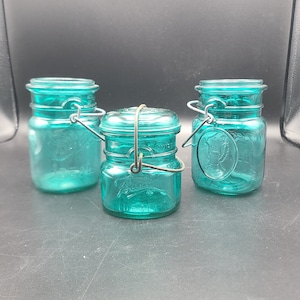 Choice Turquoise Heritage Bicentennial Blue Ball Lightning Jar with glass lid