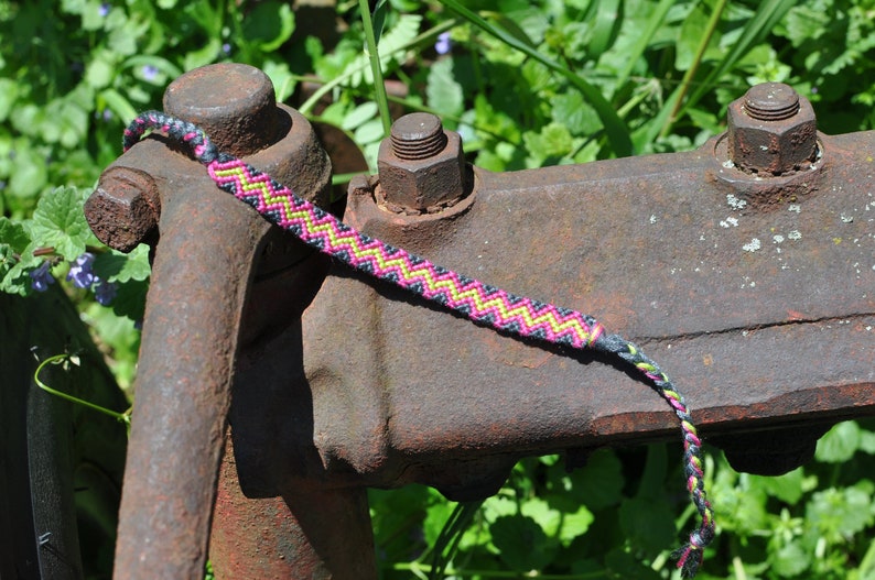 Zigzag Friendship Bracelet