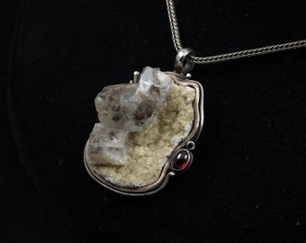 Colgante de apofilita plateada, colgante de plata hecho a mano, joyería única, apofilita cristalina en bruto
