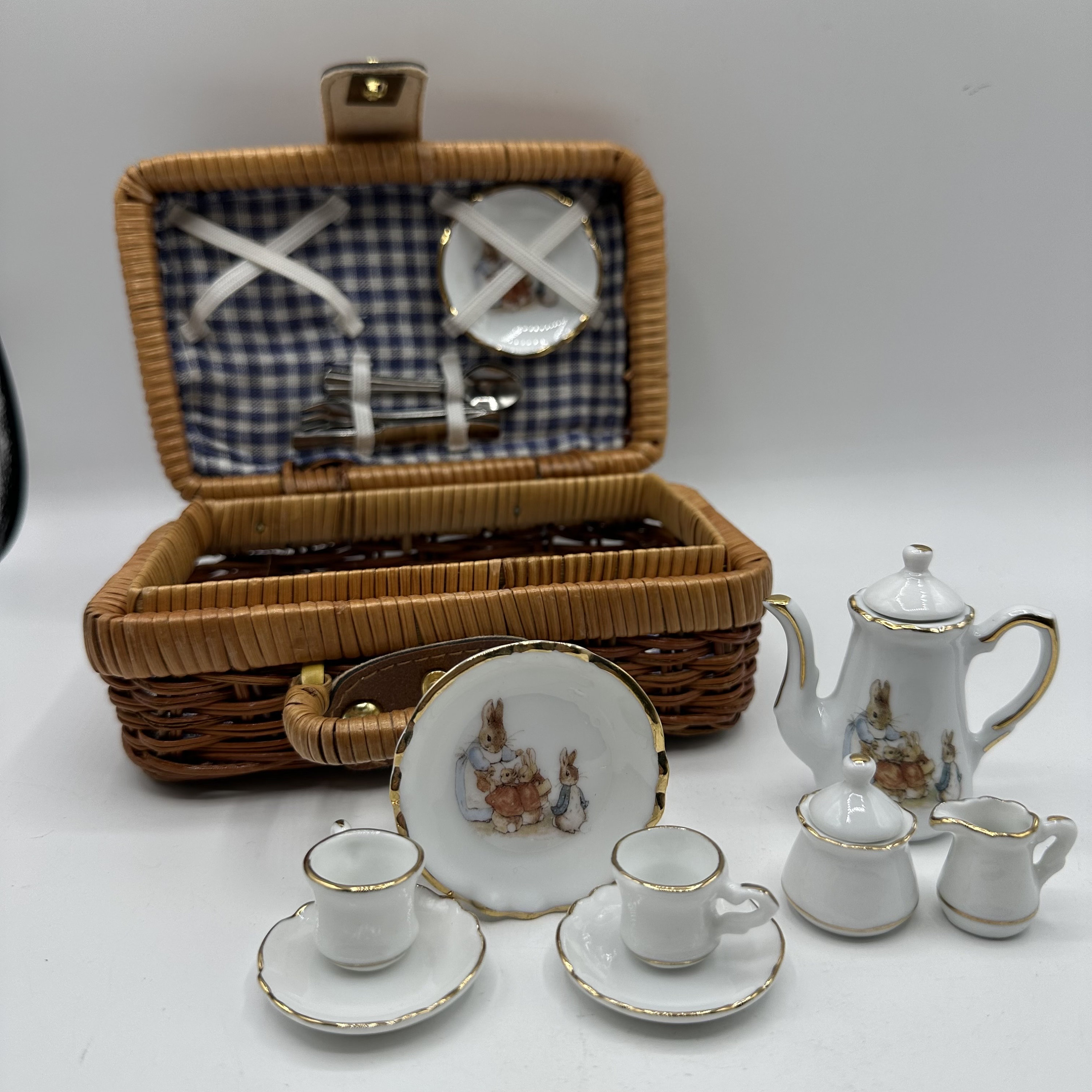 Vintage Peter Rabbit Picnic Set 1997