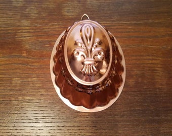 Vintage French Fleur de lis copper jello/cake mold. 7 inches by 5 inches
