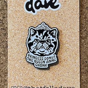 Przypinka Carla Dungeon Crawlera - Donut