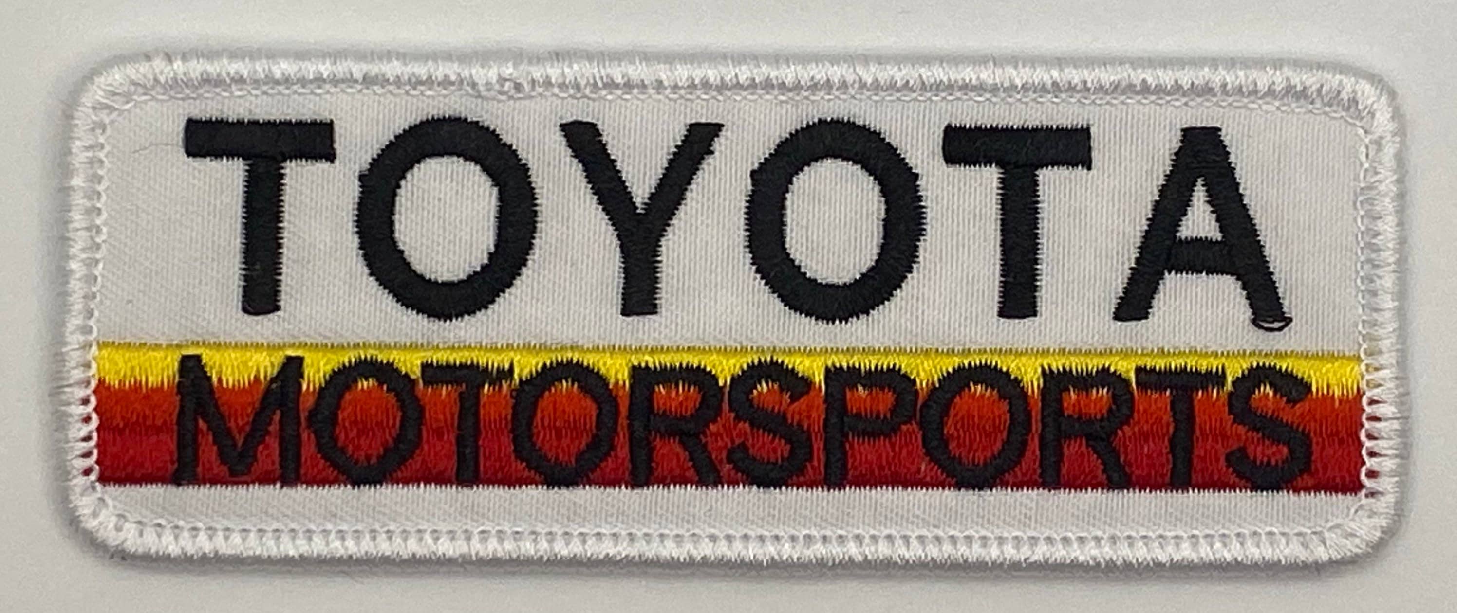 Toyota Motorsports Logo Rot Bestickt Eisen Aufnäher #1555R 