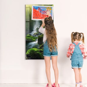 Tablero de exhibición con cascada y rocas, tablero de notas magnético, tablero de mensajes verde, centro de comando de paisaje