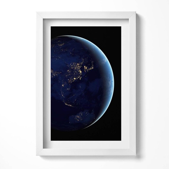 宇宙の地球儀の額入りアート、地球と宇宙のイラストの額入り、ネイビー
