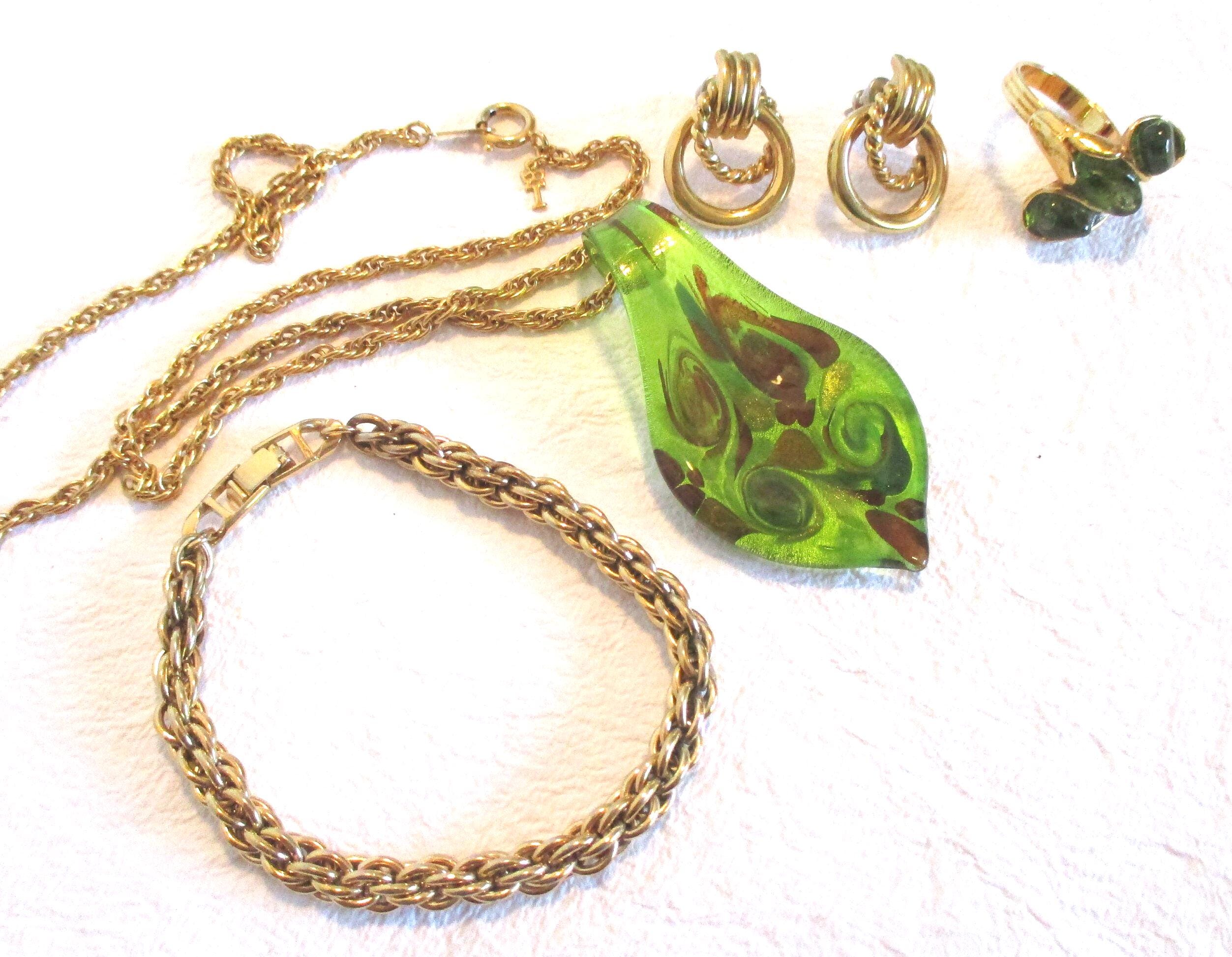 Fiona's Fave: 5 pc set; Murano glass pendant, goldtone necklace bracelet earrings, adjustable ring. Estate Vintage Jewelry, Sudy Set, MS246