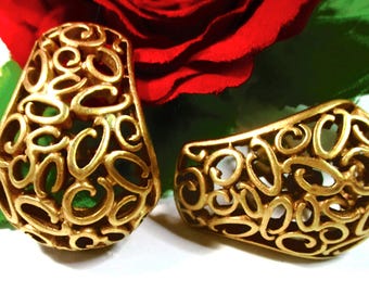 Oscar de la Renta Earrings, Matte Gold-tone, clip-back, Open filigree-style design, 1 1-4 in half-hoop drop.  Estate Sale Find #2423