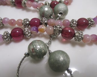 Grape Bubbles: Vintage Layered 2 pc set. 50" Coldwater Creek silver balls-chain, 35" amethyst + lavendar beads, silver nuggets. Estate V2044