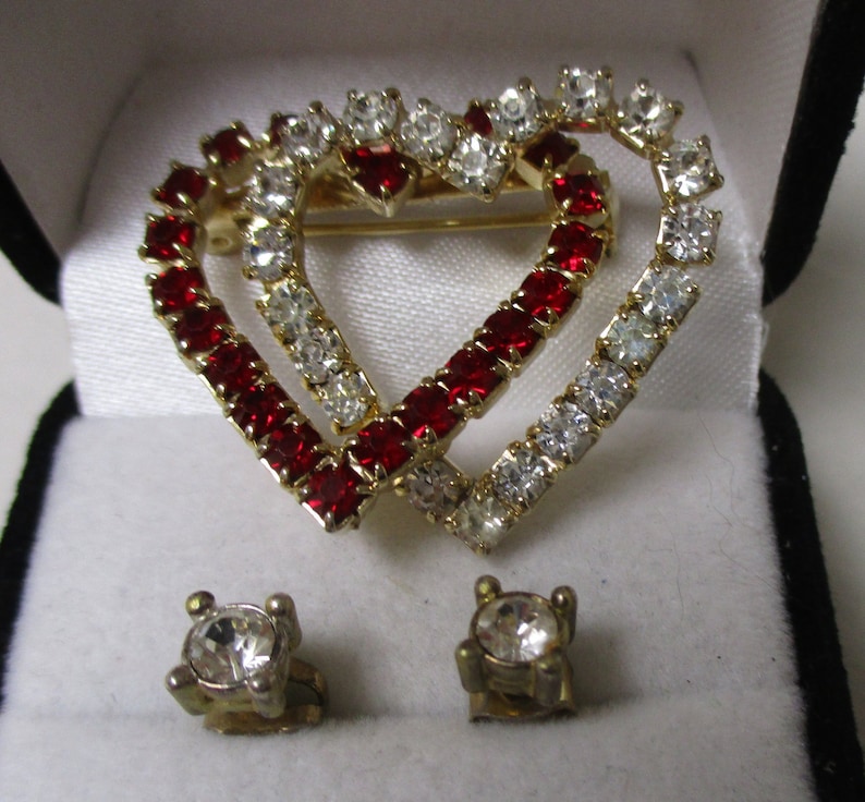 Demi 2 pc set Estate Sale item Vintage Double Red /& Clear Rhinestone Heart Pin DS173 Valentine giftable goldtone CZ rhinestone studs