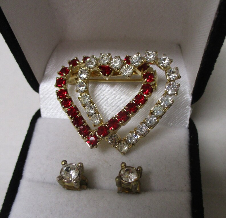 Demi 2 pc set Estate Sale item Vintage Double Red /& Clear Rhinestone Heart Pin DS173 Valentine giftable goldtone CZ rhinestone studs