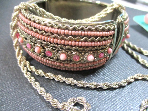 Pop of Pink, 3 Vintage pc: Hinged Bangle Bracelet… - image 2