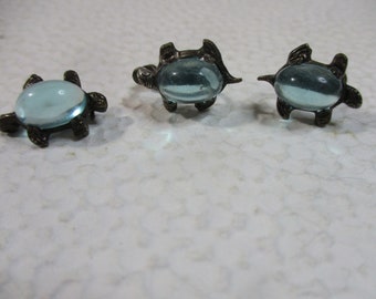 Beach III. Turtle Family: Vintage Aqua/silver Jelly Belly Scatter Pin and matching Screw-Back Earrings. Jewelry set. Estate sale items #2154