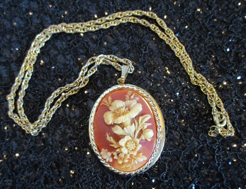 Flower cameo gold-tone locket and rope chain Estate Sale Item Jewelry N138 10K gold plate mounting Vintage Carved Cameo Locket