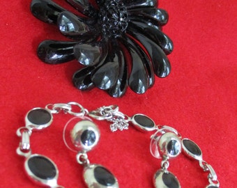 Night Bloom: 3 piece vintage set, Black Enameled Flower Brooch, silver-black bracelet, L Claiborne post earrings. Estate Jewelry item, MS137