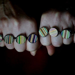 Anello skateboard riciclato - Anello signet ( Dimensioni regolabili )
