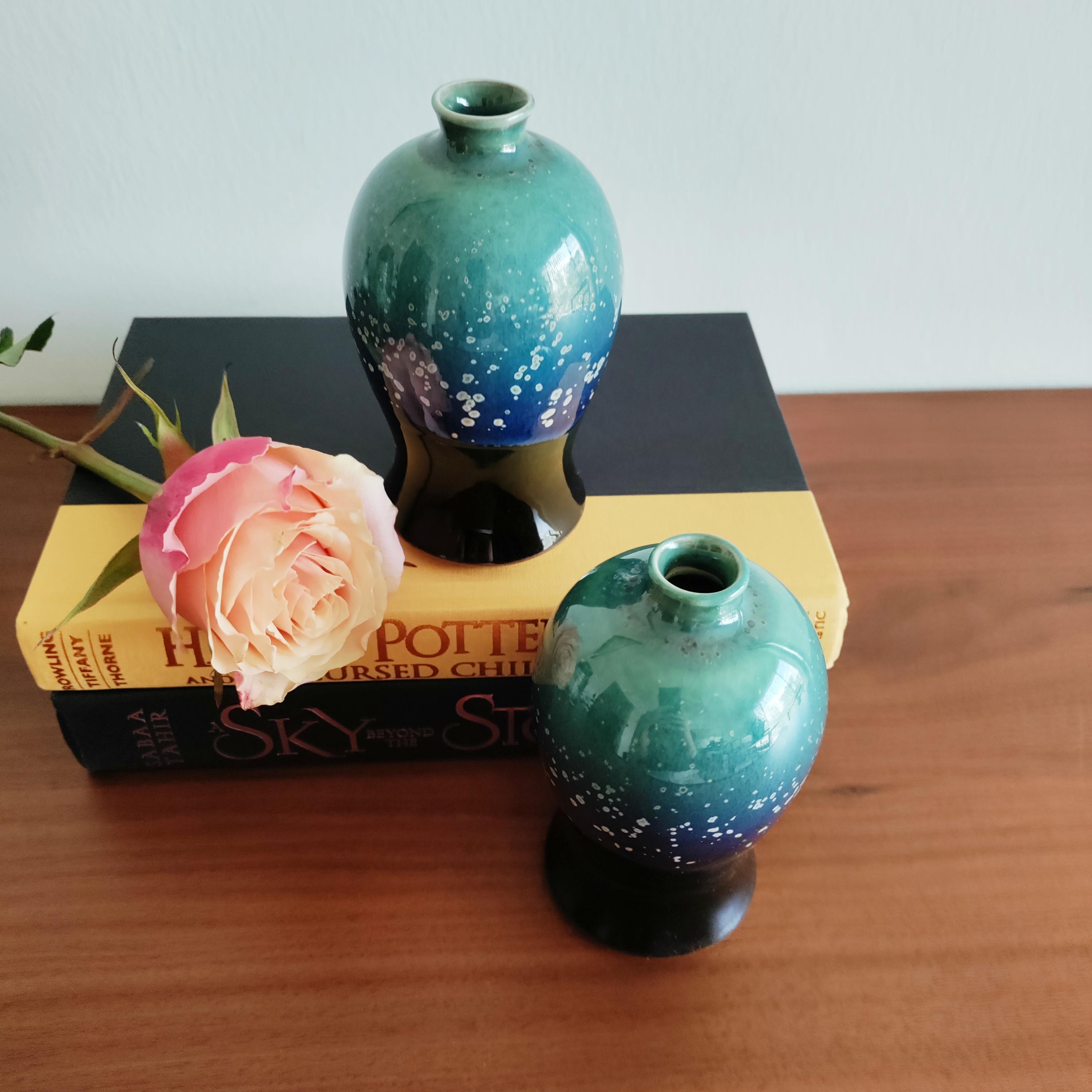 手作り陶器の花瓶2個セット – ギャラクシードリップ釉（ティール