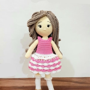 Crocher doll pdf pattern.  Amigurumi tutorial.