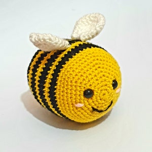 Crochet bee pdf pattern.