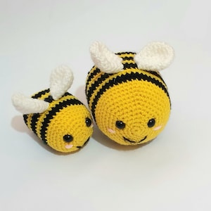 Crochet bee pattern in 2 sizes. Pdf ENG