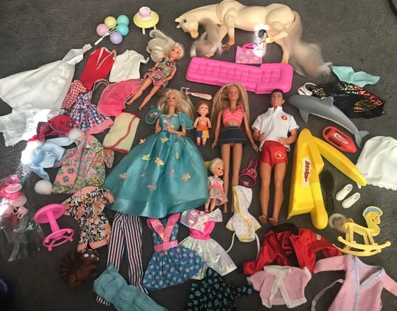 Lot barbie avec accessoires vetement chaussure - Barbie