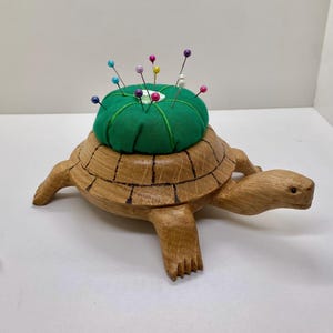 Nadelkissen Schildkröte in Eiche.