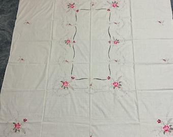 刺繍のテーブルクロス