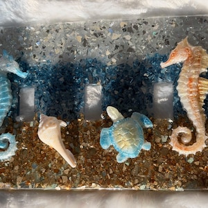 Interruptor de tortuga y cubiertas de placa de caballito de mar En cuatro tamaños y dos colores