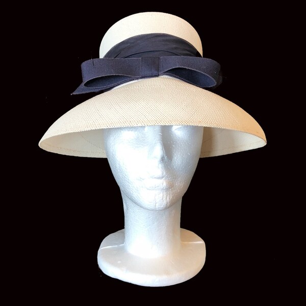 Vintage cloche ladie's hat, 1930 or 1940, white straw with navy blue bow, Made in the USA, union tag, women's retro fashion