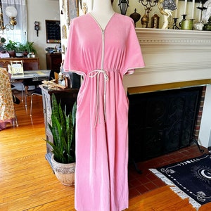 Vintage housedress by Vanity Fair, pink velour, angel wing, zip front robe, vintage loungewear
