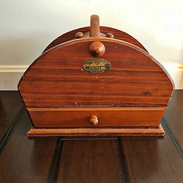 Vintage Wooden Sewing Box: Portable Craft Storage with Handle