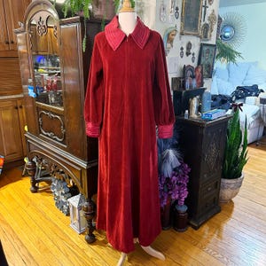Vintage velour zip front robe by Vanity Fair, vintage housedress, burgundy robe, vintage loungewear