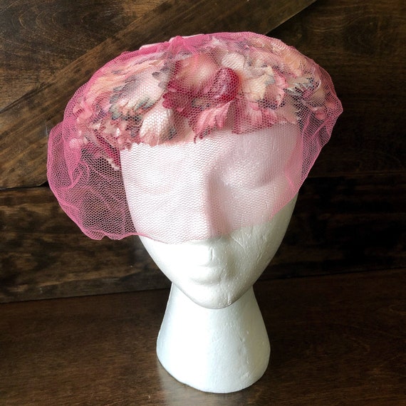 Vintage 1950's crescent hat with veil, pink milli… - image 1