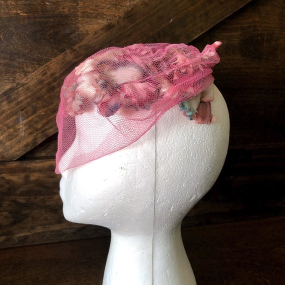 Vintage 1950's crescent hat with veil, pink milli… - image 2