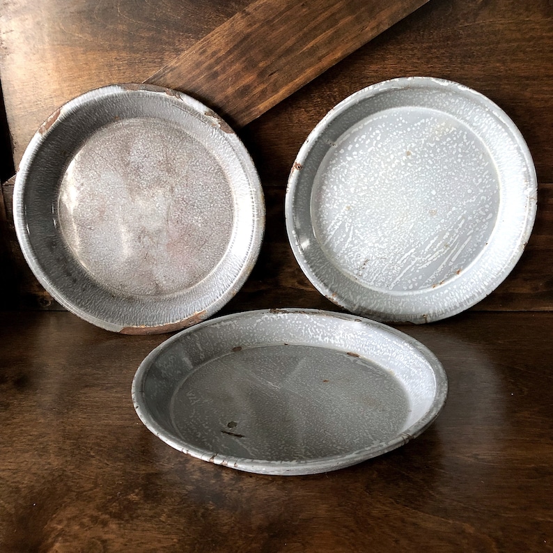 Vintage Graniteware Pie Pans Set of 3 Grey Enamel Pie Pans Etsy