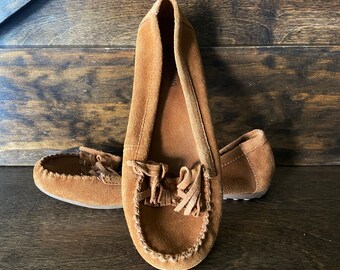 Vintage Minnetonka moccasins, boho shoes, boho fashion, size 6 1/2, slip on, hippie shoes