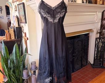 Vintage jaren 50 zwarte kanten onderjurk Mary Barron 34 nylon doorlopende slip boudoir nachtjapon verstelbare bandjes