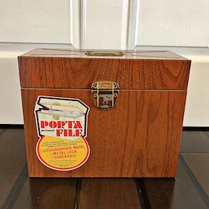 Caja de almacenamiento de metal vintage, acabado de madera sintética, caja de archivos de metal, almacenamiento industrial, etiqueta original, portador de archivos de metal, decoración industrial