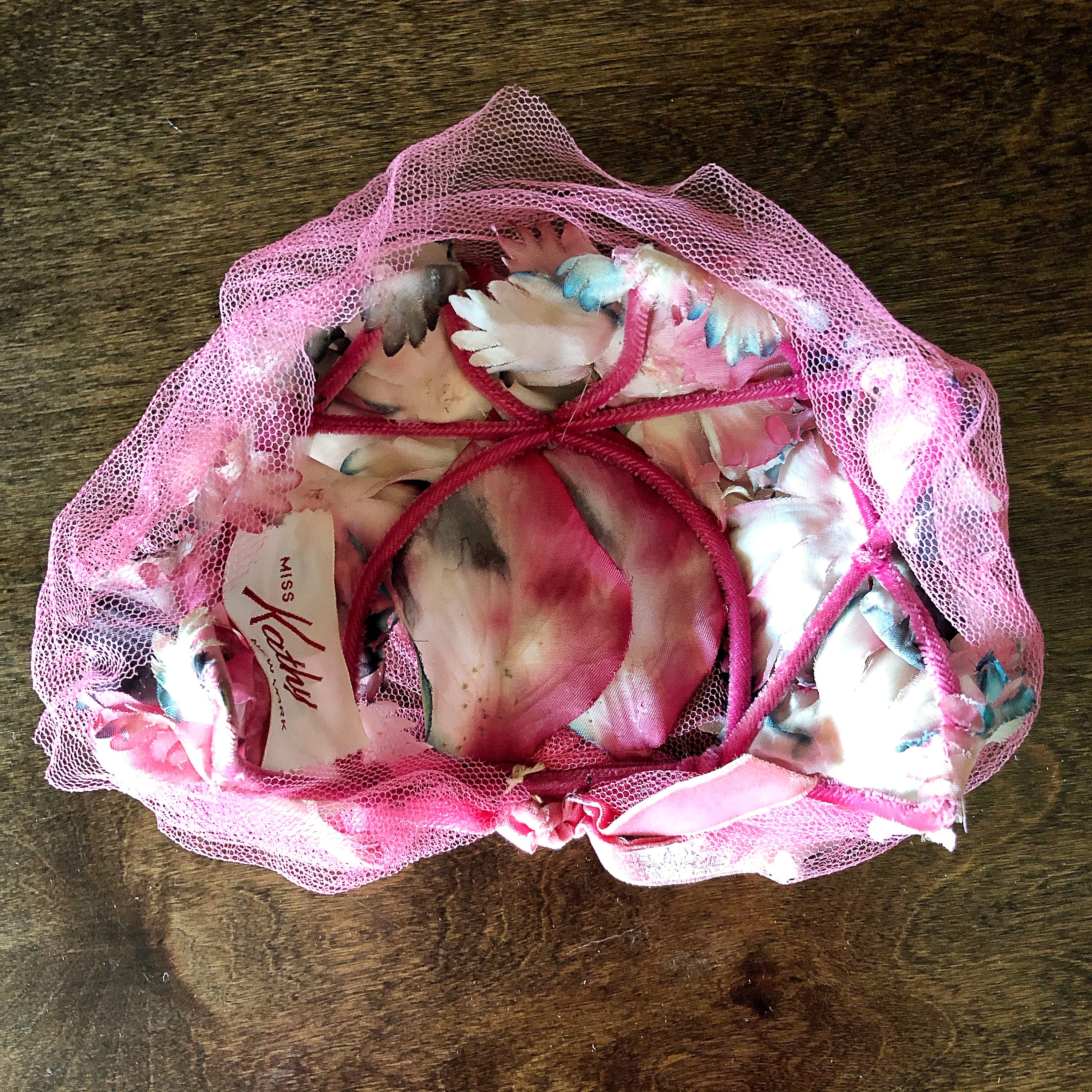 Vintage 1950s Pink Floral Crescent Hat With Veil - Miss  display picture 1