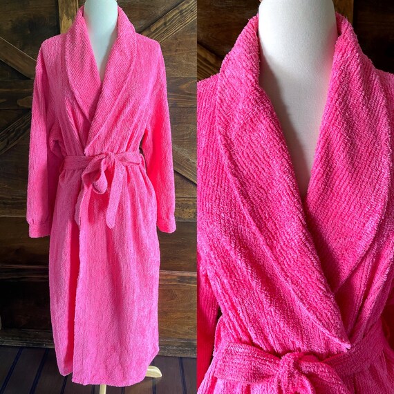 Vintage chenille robe, fuchsia pink, by Tuftees, 1