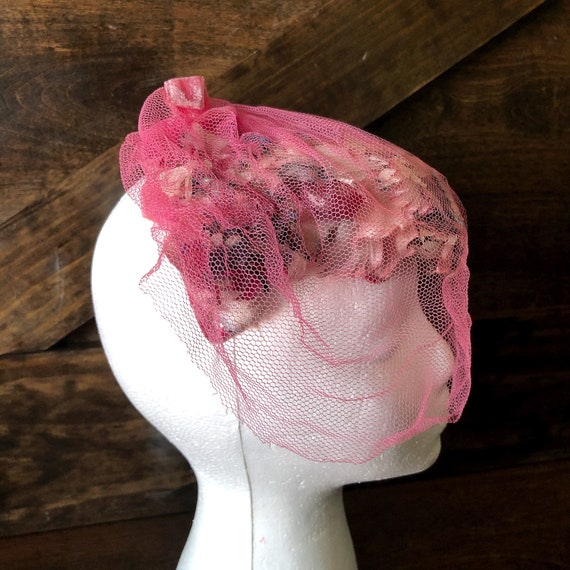 Vintage 1950's crescent hat with veil, pink milli… - image 4