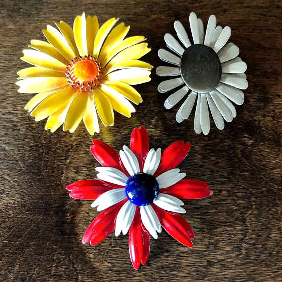 Vintage flower pins, 1960's sunflower brooch, mod
