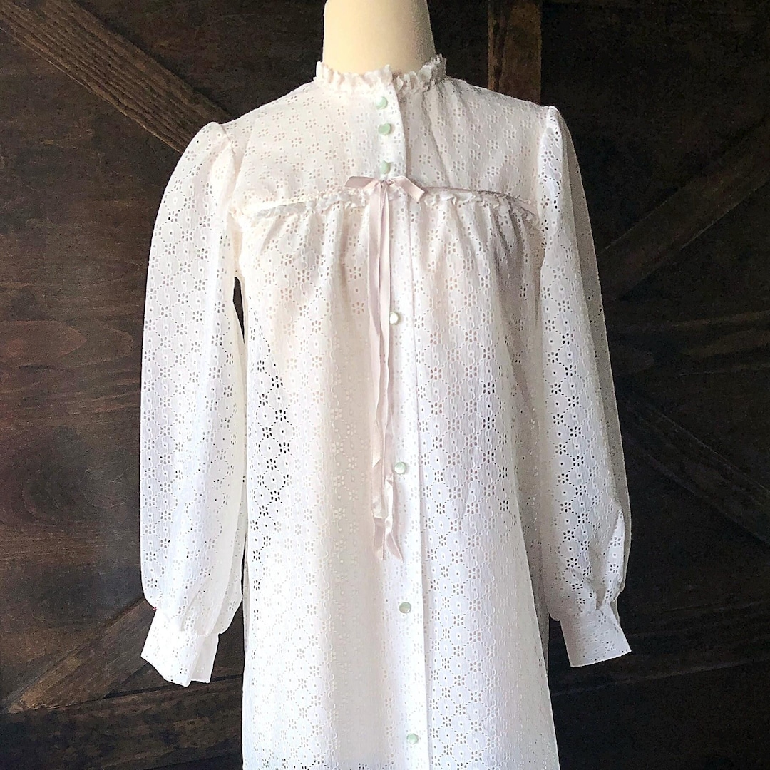Vintage White Eyelet Lace Robe: 1970s Jennifer Dale Lingerie, Size 7 - Etsy