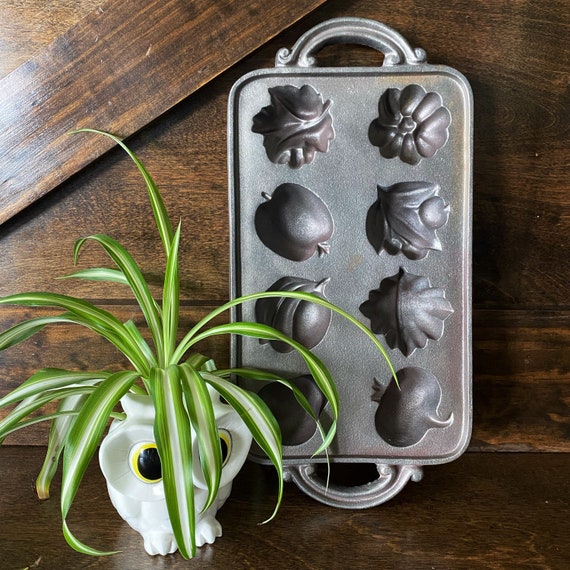 Vintage Cast Iron Muffin Pan, Harvest Vegetables, Farmhouse Decor