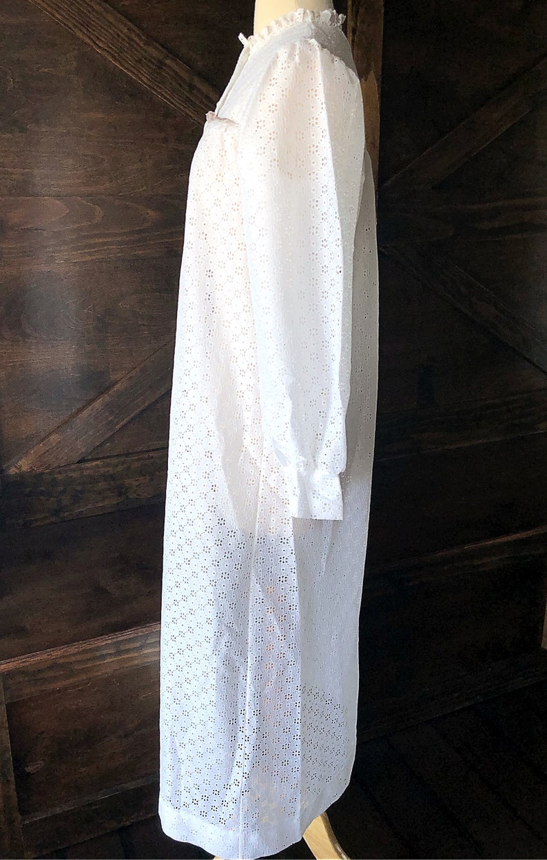 Vintage White Eyelet Lace Robe: 1970s Jennifer Dale Lingerie, Size 7 - Etsy