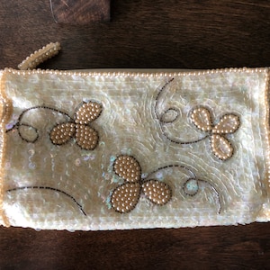 Clutch vintage con lentejuelas y cuentas: bolso de boda con flores de perla
