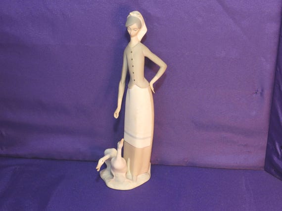 Vintage Lladro 1035 'Girl with Geese'  Statue