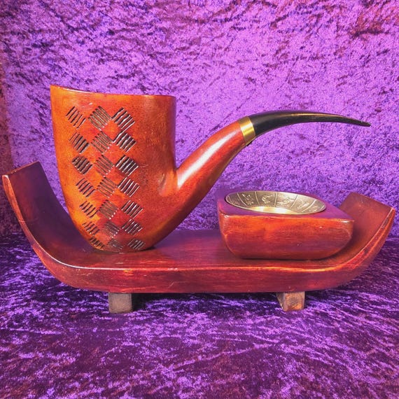 Vintage Novelty Pipe Valet | Mid‑Century Wooden Smoker’s Companion | Zodiac Caddy with Sculptural Design