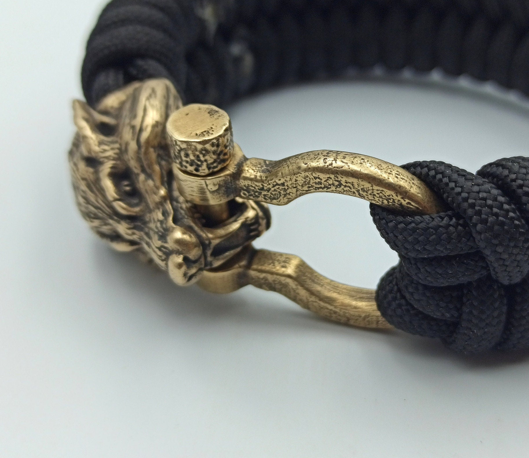 Paracord Bracelet With Wolf Clasp -  Denmark